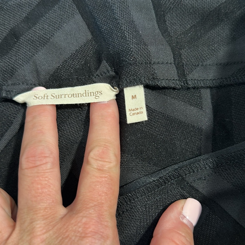 Soft Surroundings Black Geometric Leggings Medium - Picture 2 of 8